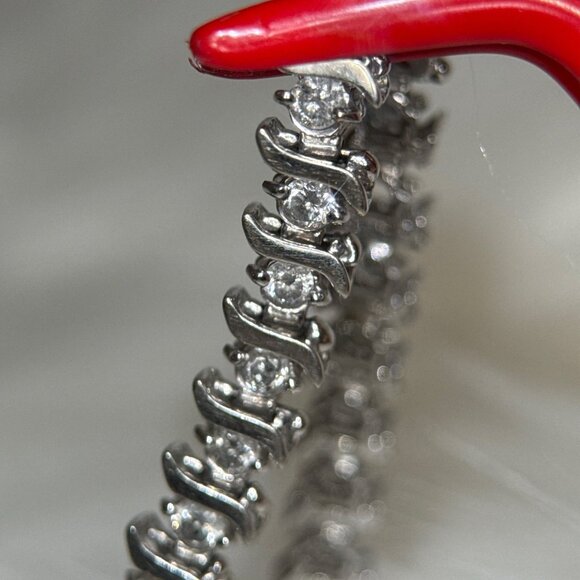 10K White Gold Diamond Tennis Bracelet (Missing 1 Diamond) - Picture 5 of 9